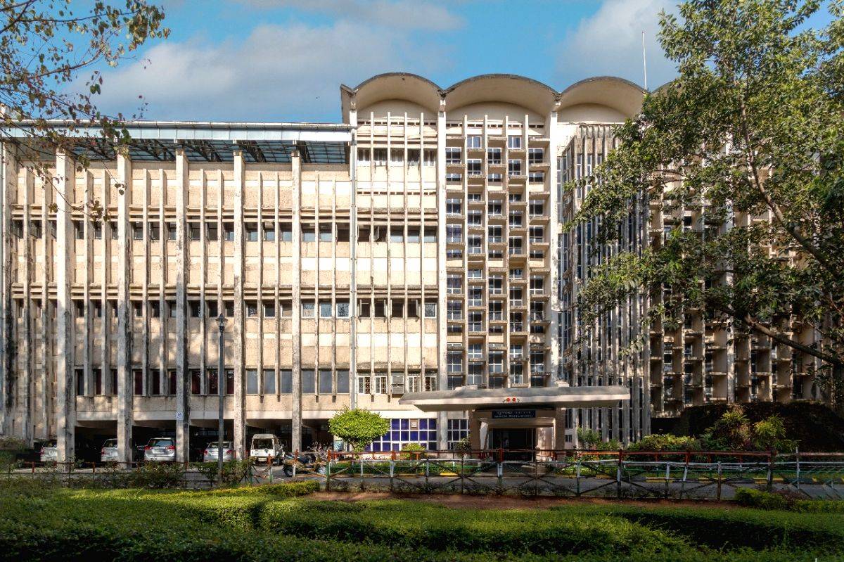 Anonymous alumnus gifts $18.6mn to IIT Bombay for green energy research - Vimarsana News