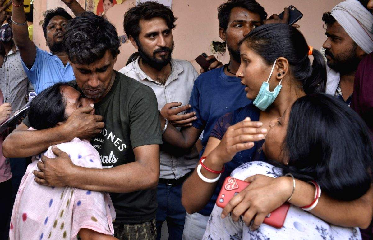 Mundka fire: Tears of kin of missing evoke state of despair and grief - Vimarsana News