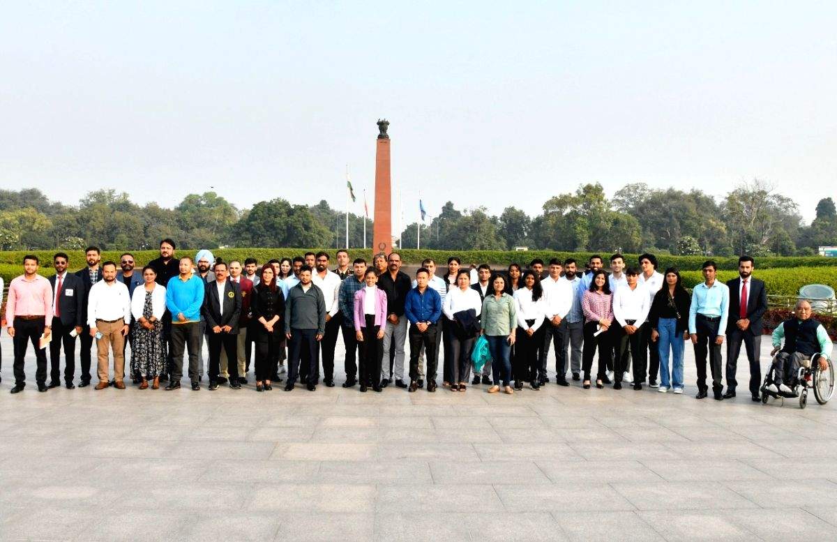 National Sports Awardees pay tribute to fallen heroes at Delhi's National War Memorial - Vimarsana News
