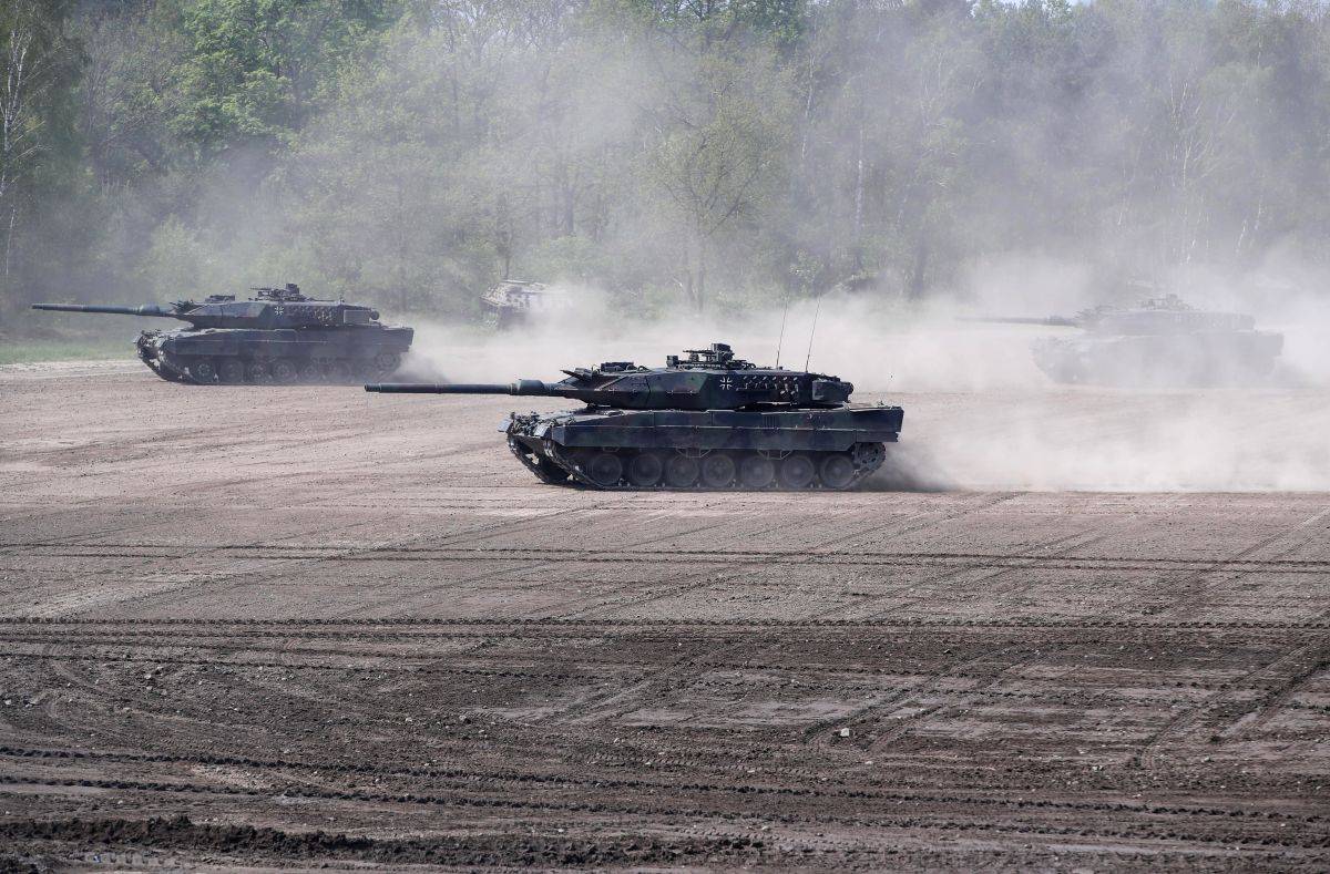 105 Ukrainian soldiers undergo Leopard 2 tank training in Poland - Vimarsana News