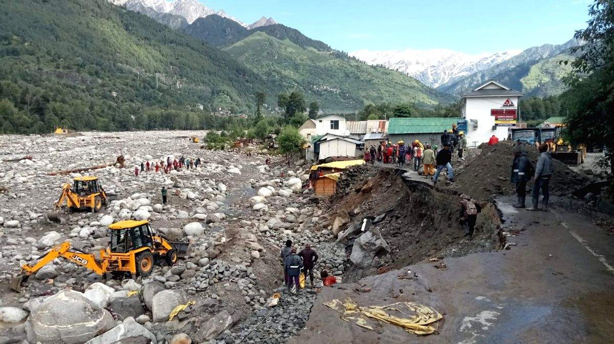 Nature's fury scars tourist resort Manali - Vimarsana News