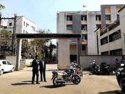 Add'l District Judge in Gujarat attacked with stone - Vimarsana News