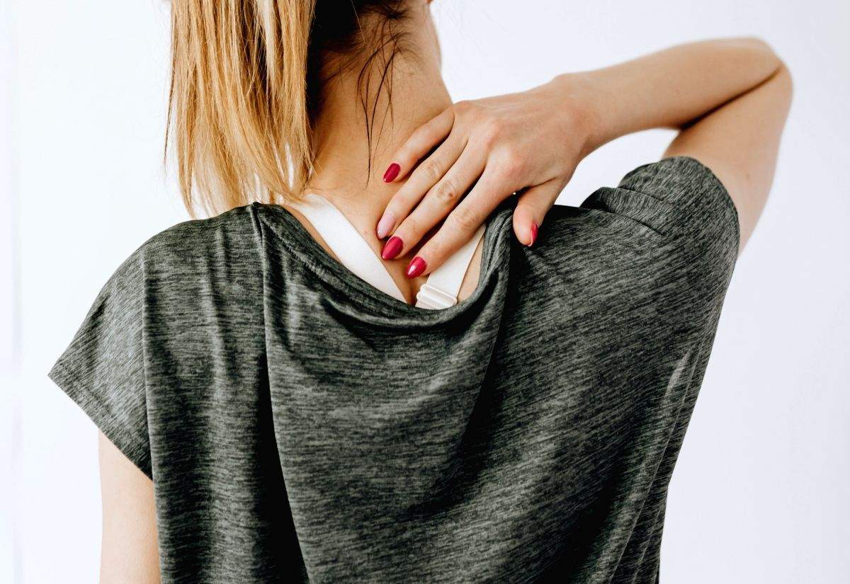 Get your posture right when you use mobiles, or suffer back, neck pain - Vimarsana News