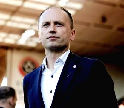 Netherlands coach Mark Parsons leaves role after Women's Euros failure - Vimarsana News