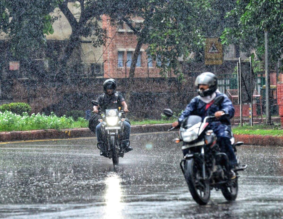 Rain drenches Delhi for third day, traffic hit across city - Vimarsana News