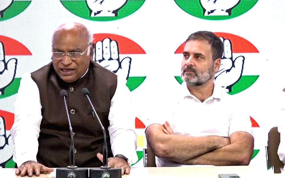 Kharge, Rahul, Priyanka condole death of passengers in Madurai train fire - Vimarsana News