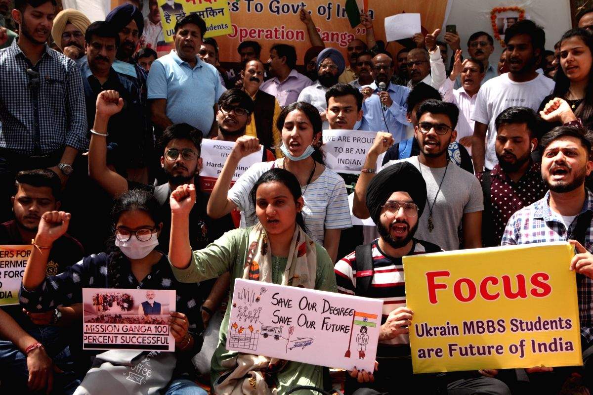Help them, govt should use its resources: SC to Centre on Ukraine-returned medical students - Vimarsana News