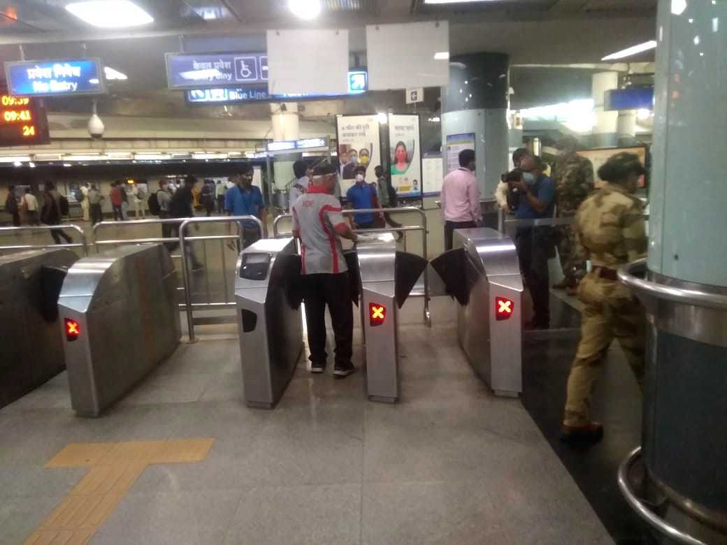 Delhi Unlocks: Metro passengers break rules on Day 1 - Vimarsana News