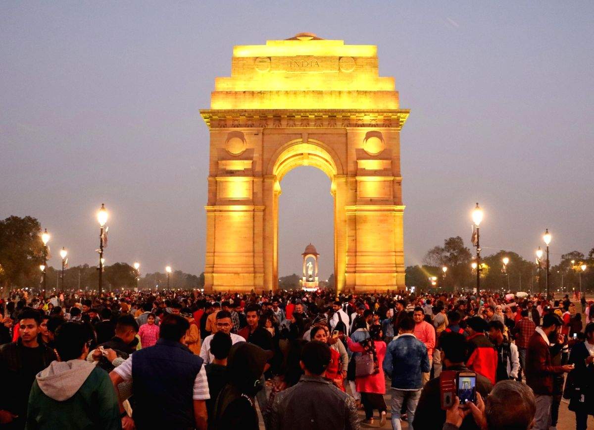 Delhi: People throng India Gate, Connaught Place on New Year eve - Vimarsana News