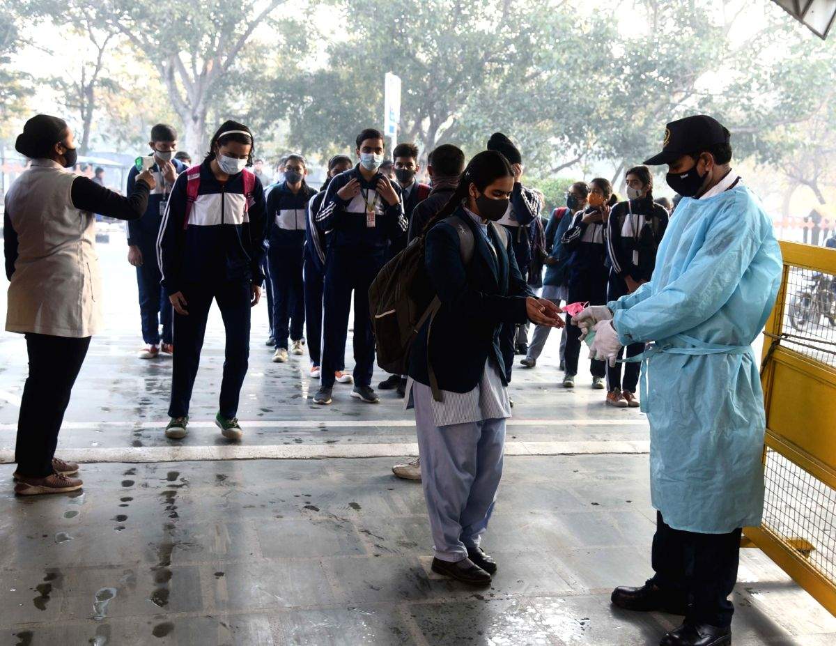 Schools, societies in Delhi-NCR bolster Covid preparedness amid fresh fears - Vimarsana News