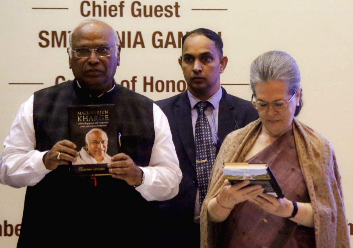 Constitution, parliamentary democracy in danger; we will emerge stronger when we sort out differences: Kharge - Vimarsana News