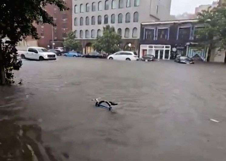 Powerful storm batters US, 3 people dead - Vimarsana News