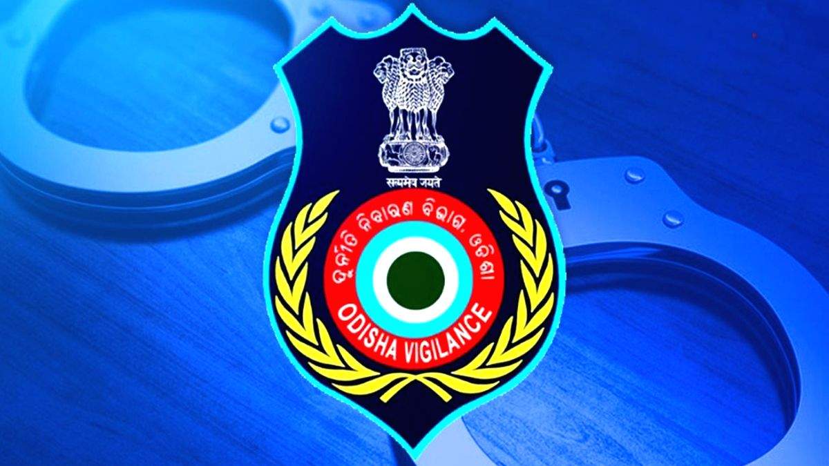 Odisha: Spotting vigilance team at his doorstep, JE escapes - Vimarsana News
