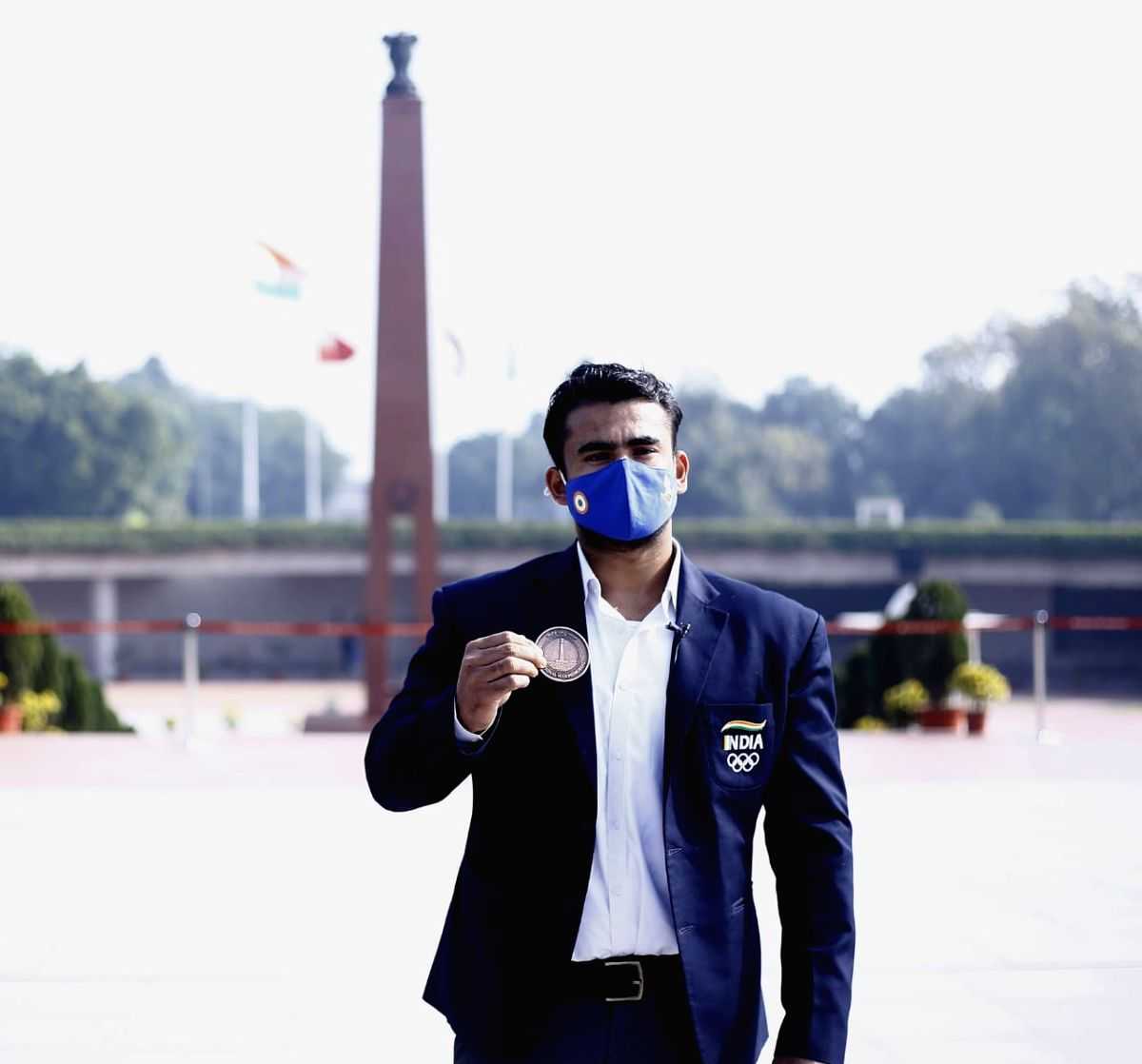 Olympian Shivpal Singh visits National War Memorial, pays tribute to martyrs - Vimarsana News