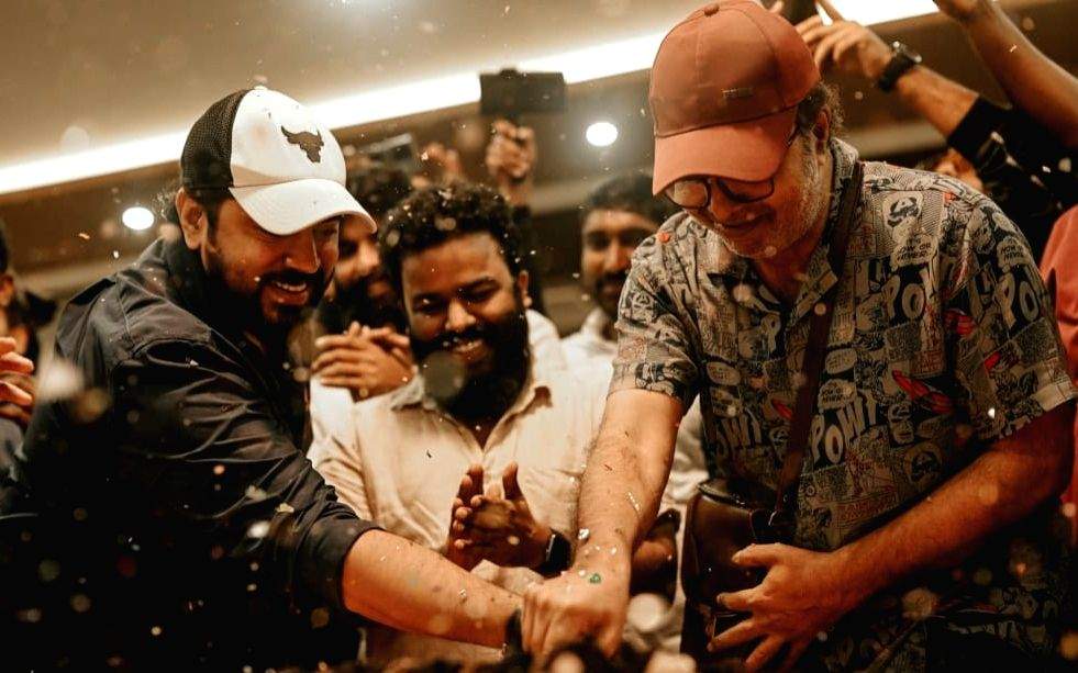 'Padavettu' unit celebrates film's success with fans in Kollam - Vimarsana News