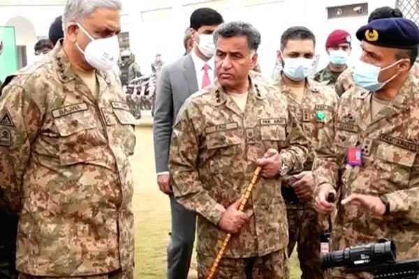 Pak Army Chief Gen Bajwa visits Durand Line -- vows to finish border fencing despite Taliban's warning - Vimarsana News