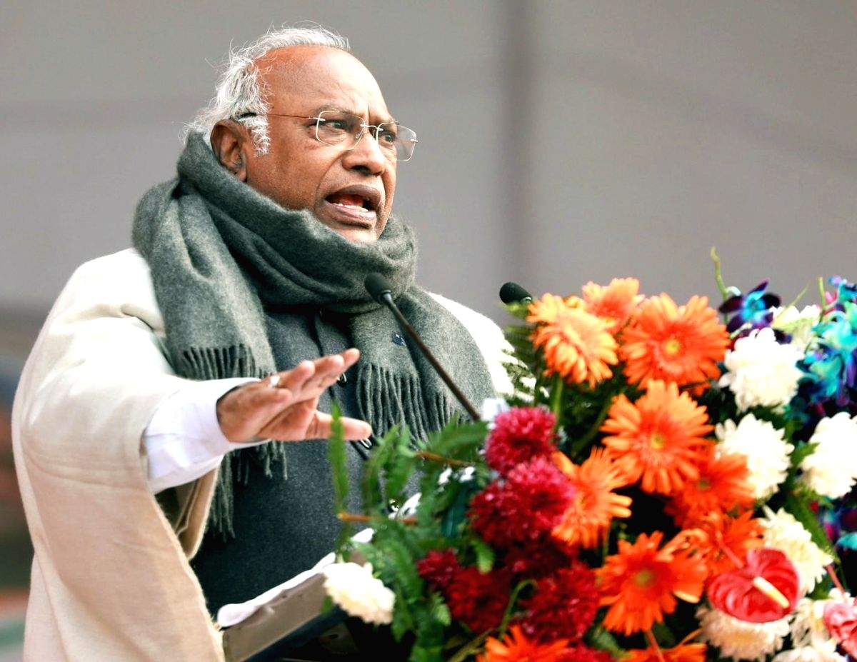 Double engine has crushed aspiration of poor, 115 suicide per day: Kharge - Vimarsana News