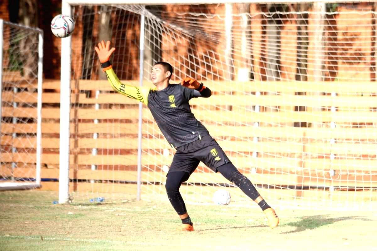 Paraguay name uncapped keeper Perez for friendly - Vimarsana News