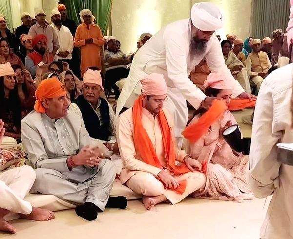 Parineeti, Raghav's picture seeking blessings in Gurudwara goes viral - Vimarsana News
