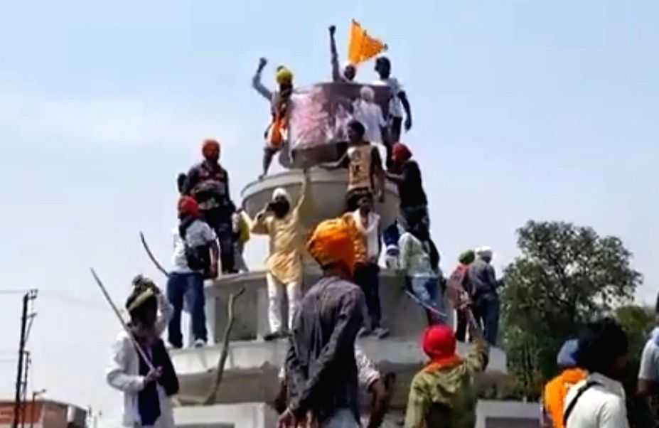 Curfew after massive clash between Shiv Sena, pro-Khalistan activists in Patiala - Vimarsana News