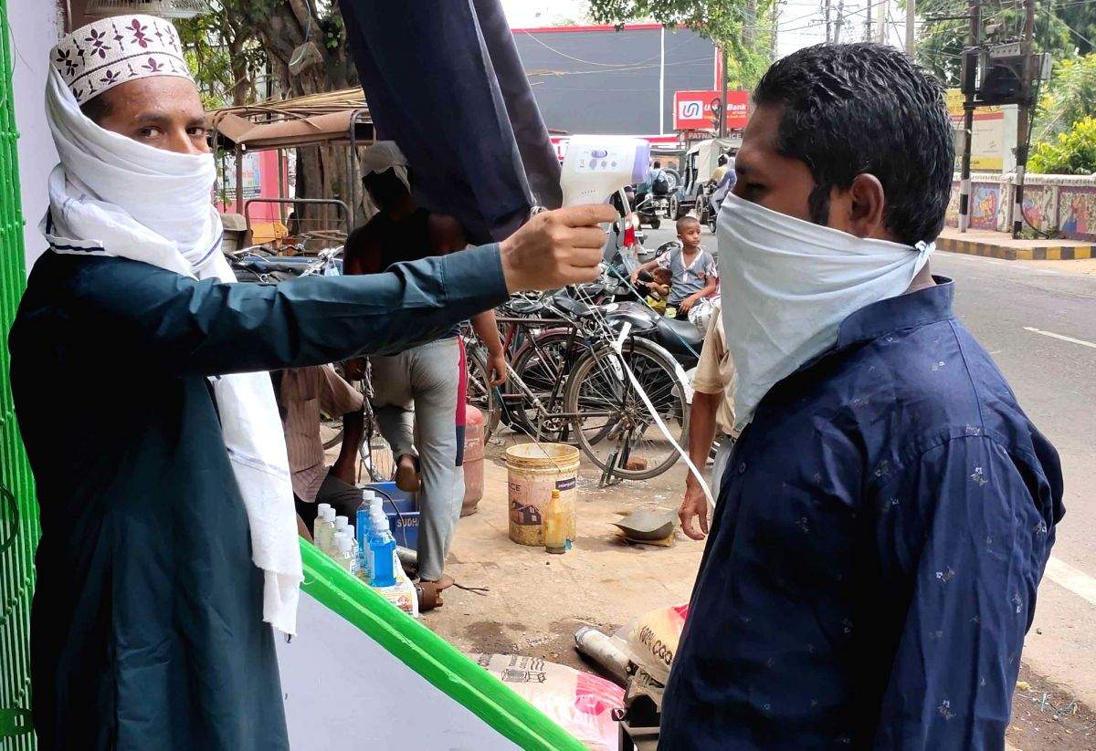 Muslim group performs last rites of Covid victims of other faiths - Vimarsana News