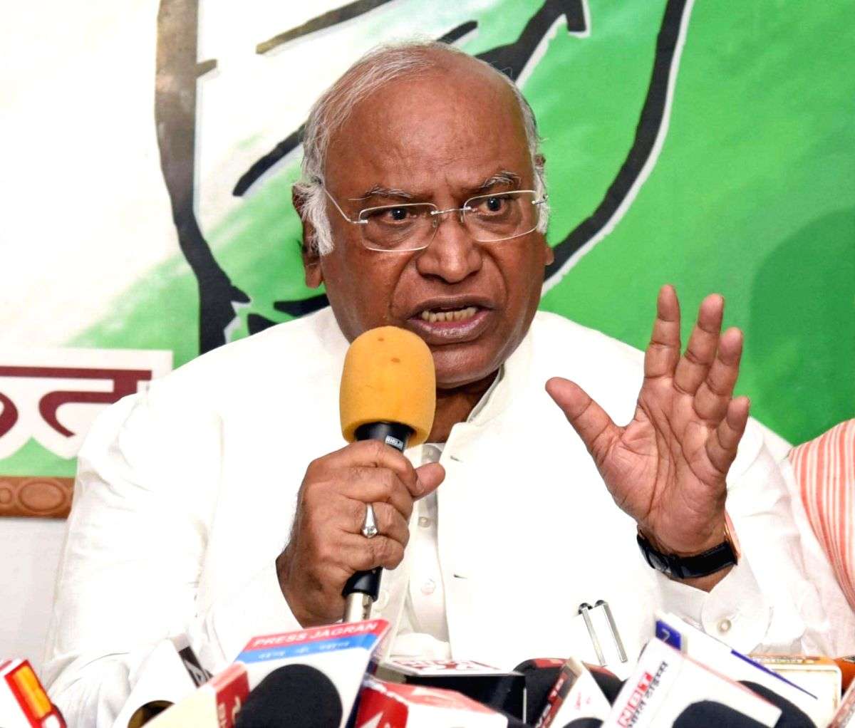 Kharge seeks support from Odisha Congress leaders for AICC Prez post - Vimarsana News