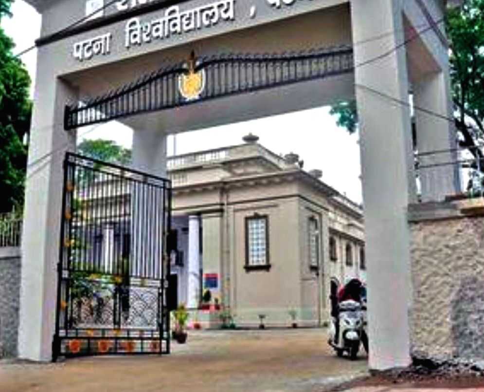 Patna varsity student union candidate touches feet of girl students - Vimarsana News
