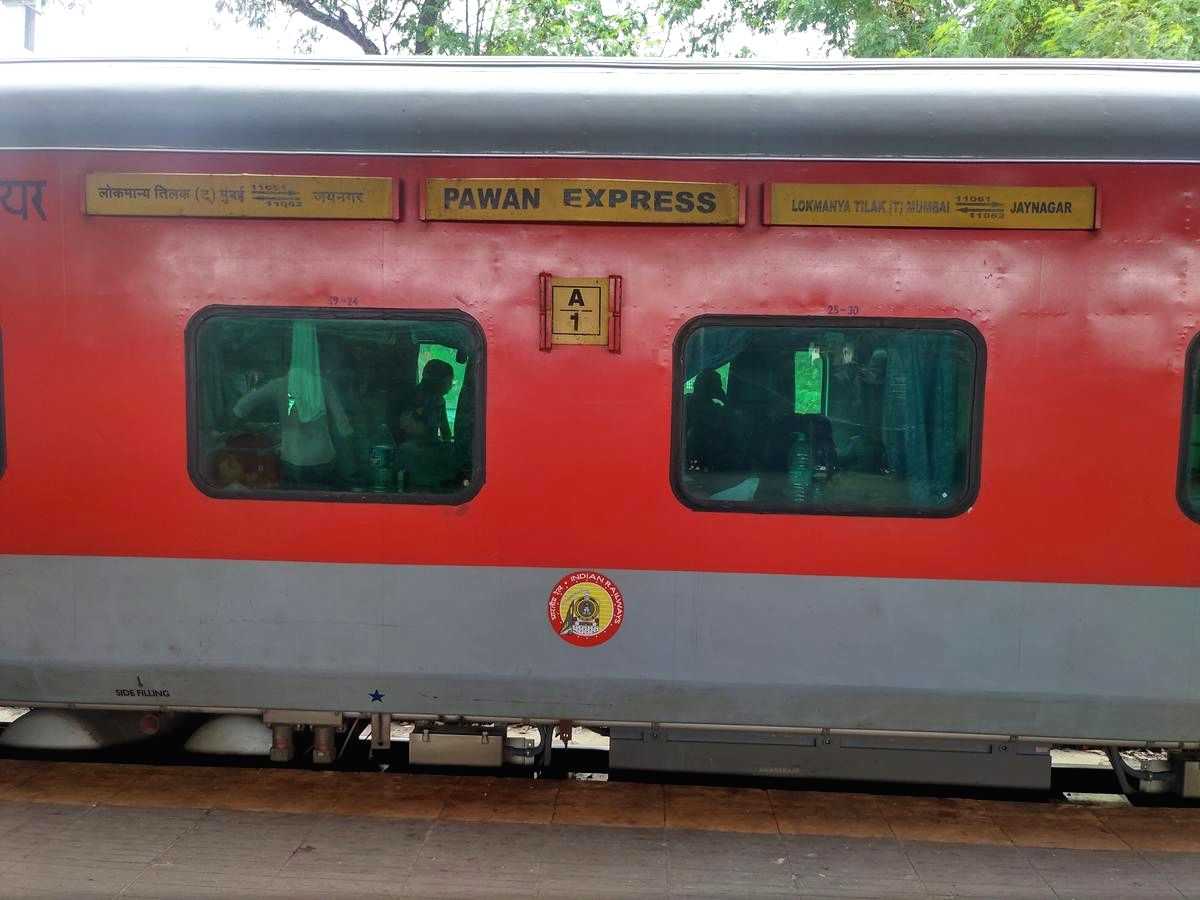 Pawan express runs for 10 km with broken wheel in Bihar - Vimarsana News