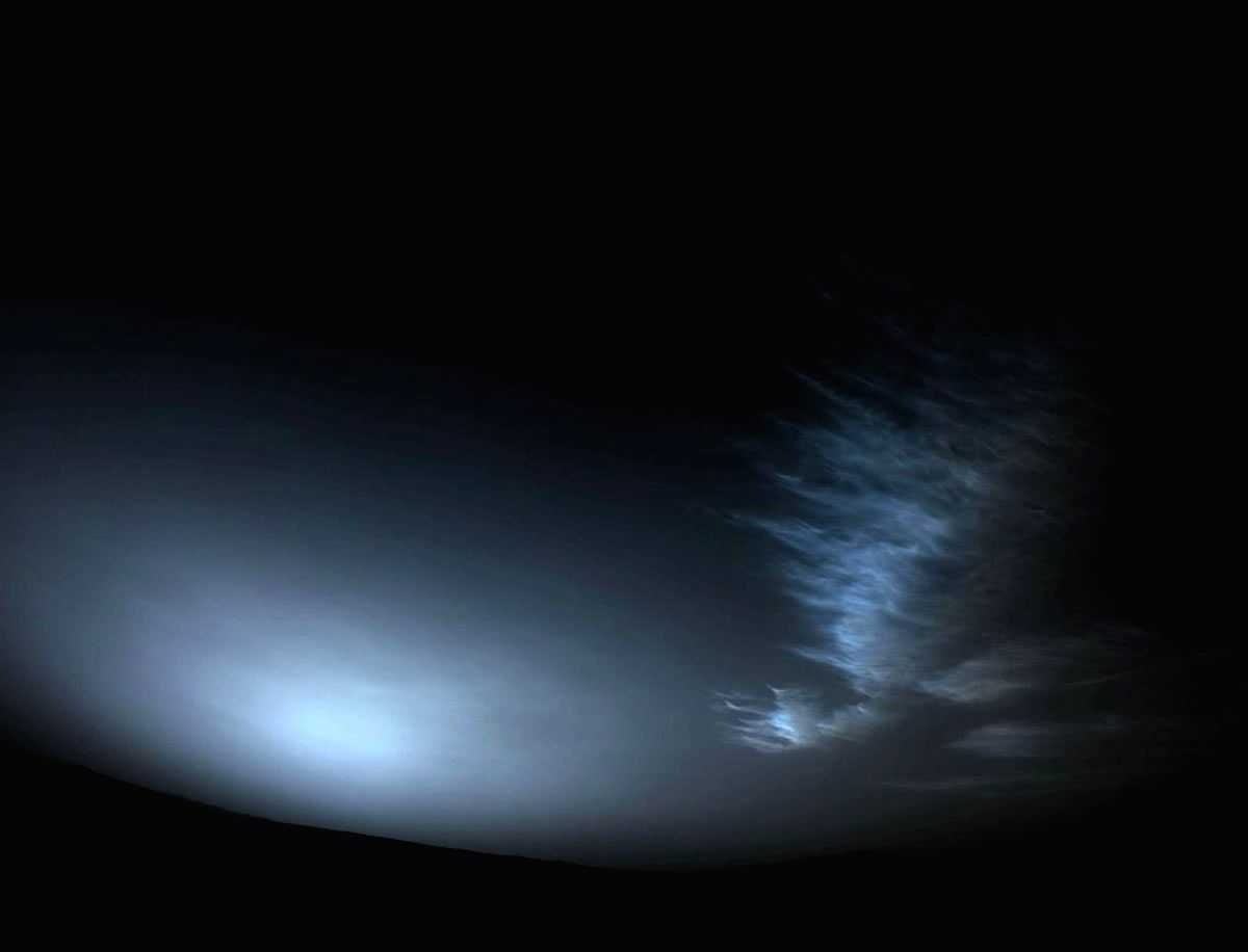 Perseverance rover snaps drifting predawn clouds on Mars - Vimarsana News