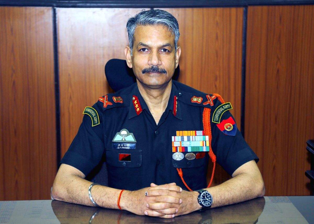 GOC 15 corps visits family of slain SPO, brother in J&K's Budgam - Vimarsana News