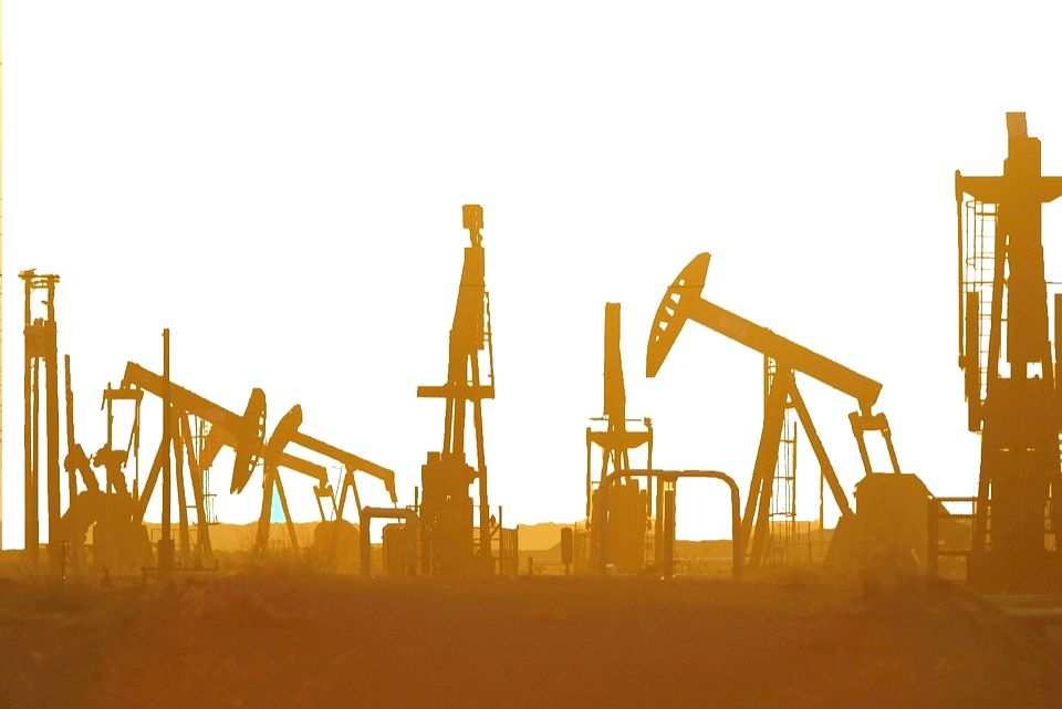 High oil prices to keep rupee on a slippery slope - Vimarsana News