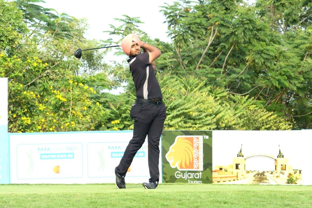 PGTI golf: Bishmadpal Singh, Akshay Neranjen joint leaders in Pre-Qualifying I - Vimarsana News