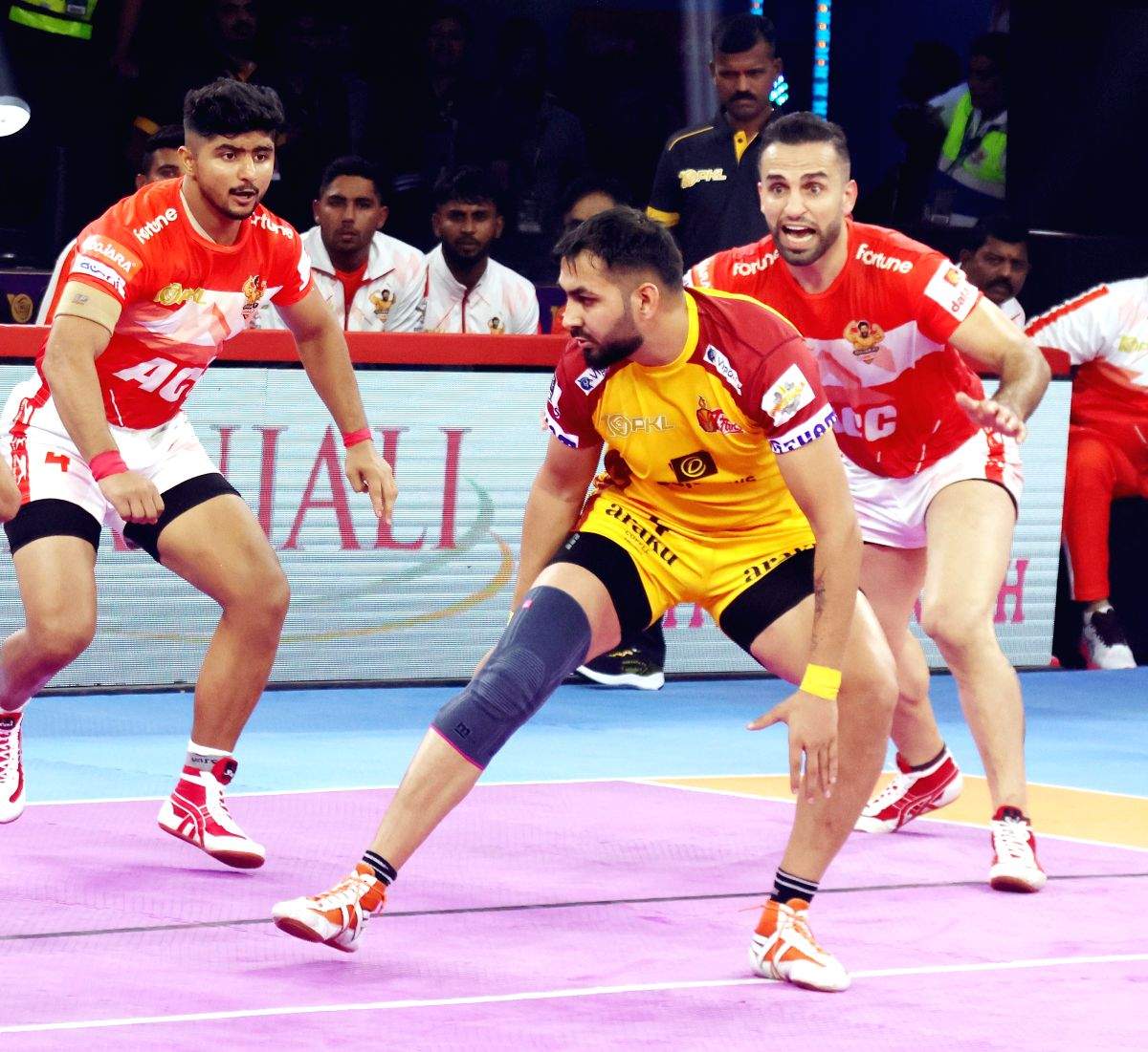 PKL 10: Gujarat Giants overcome Telugu Titans 38-32 in season opener - Vimarsana News