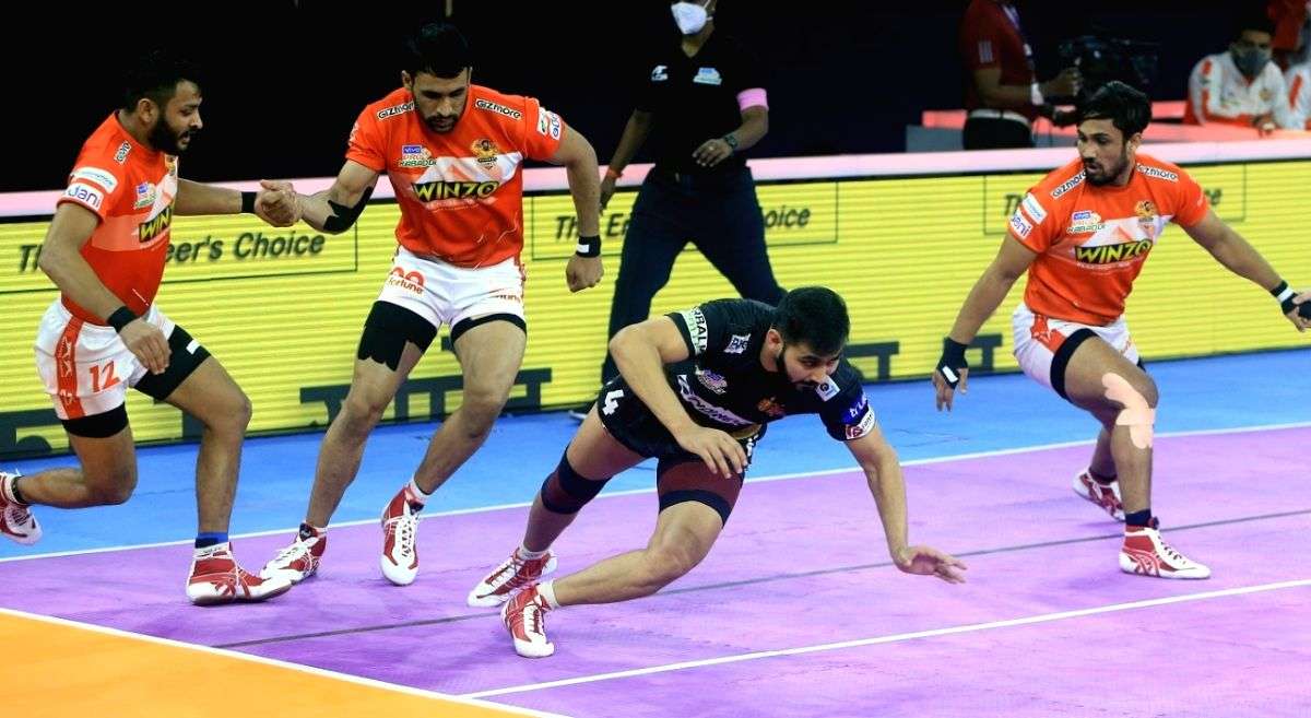PKL 8: Gujarat Giants beat Telugu Titans to keep Playoff hopes alive - Vimarsana News