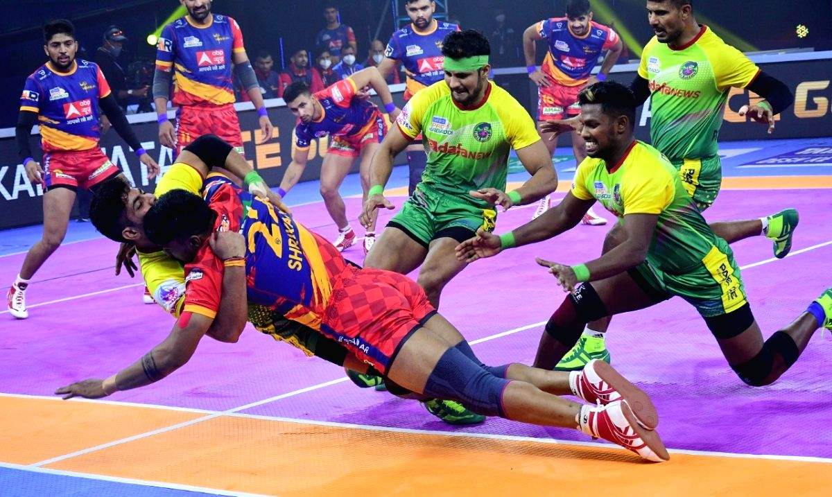 PKL 8: Patna Pirates take on U.P. Yoddha, Bengaluru Bulls battle Dabang Delhi in semis - Vimarsana News