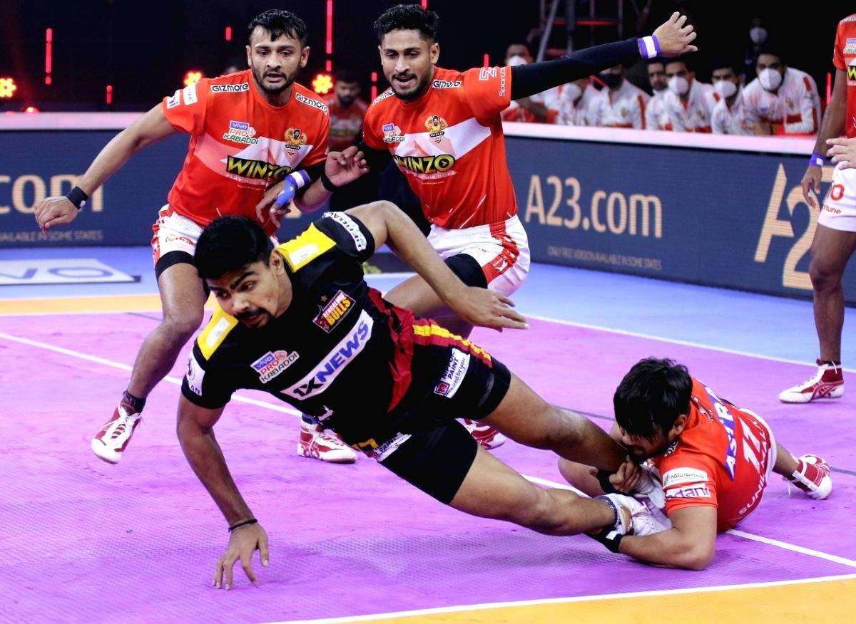 PKL 8: Pawan Sehrawat shines as Bengaluru Bulls overcome Gujarat Giants - Vimarsana News