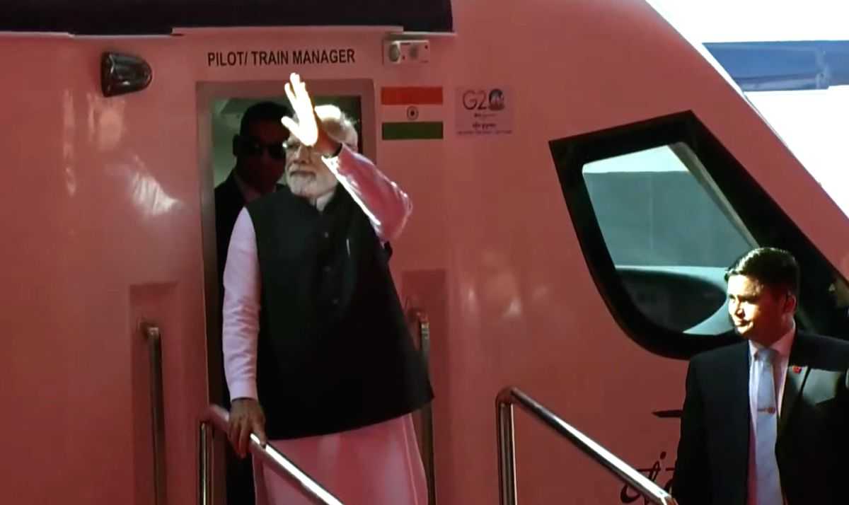PM Modi flags off two Vande Bharat trains, launches Mumbai infra projects - Vimarsana News