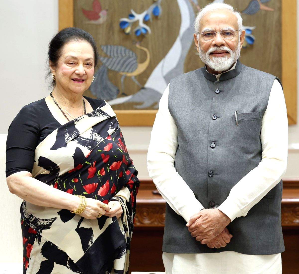 PM Modi meets 'wonderful' Saira Banu, shares pictures - Vimarsana News