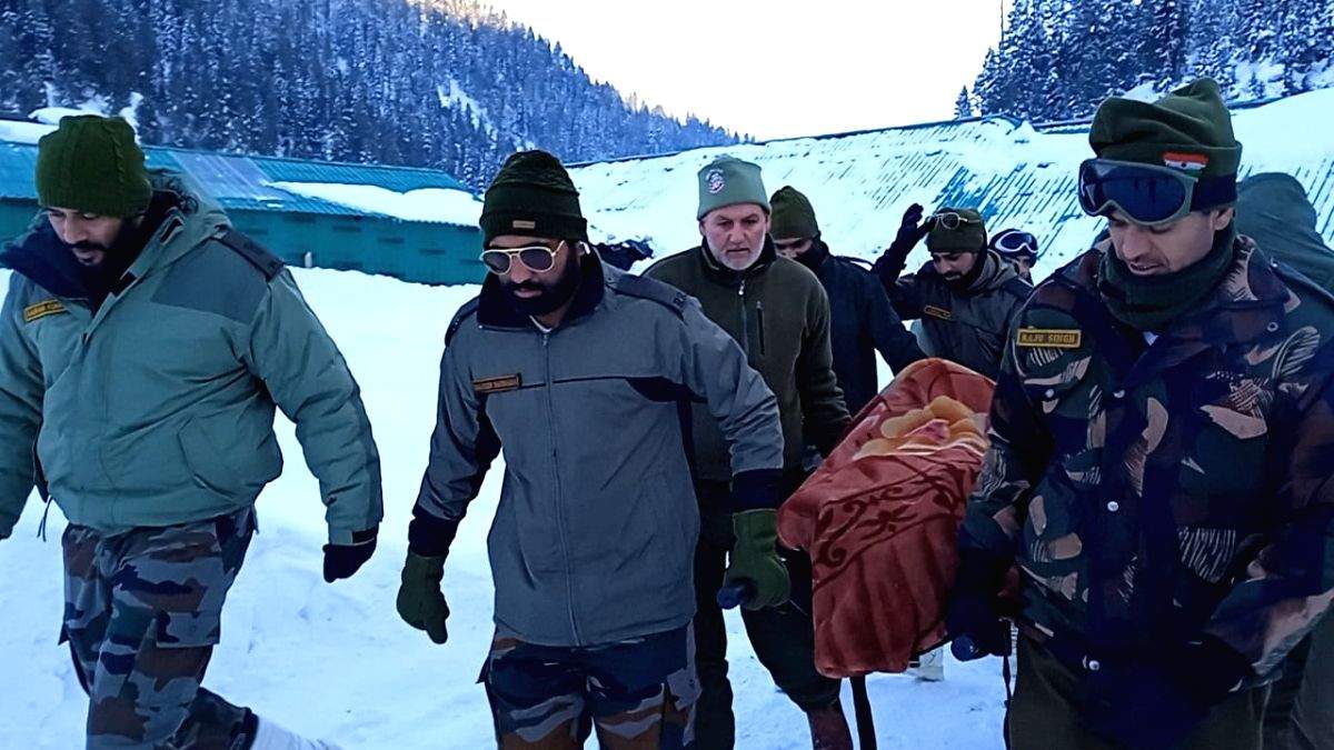 Pregnant woman airlifted from snowbound Machhal sector in north Kashmir - Vimarsana News