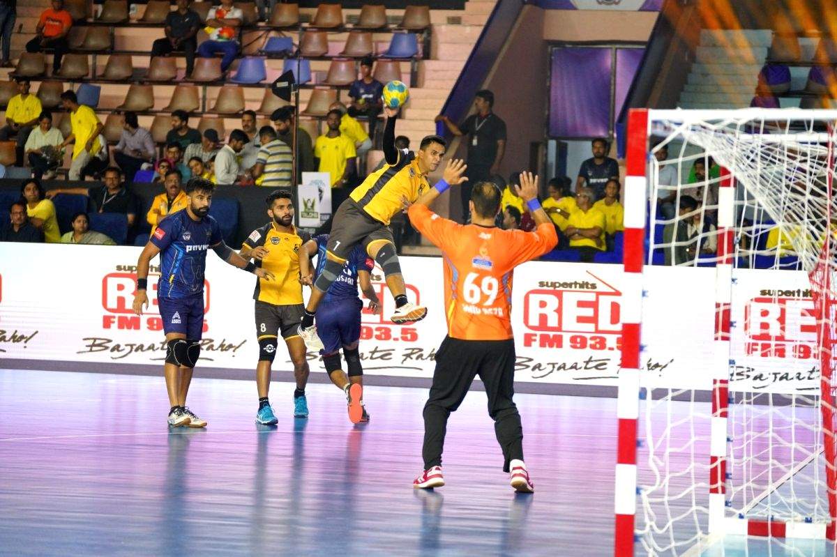 Premier Handball League: Golden Eagles Uttar Pradesh beat Garvit Gujarat for first win of the season - Vimarsana News