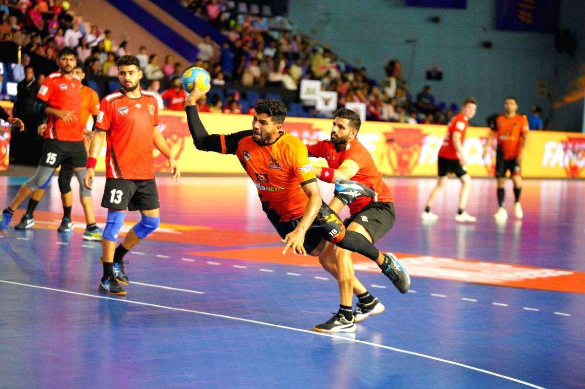 Premier Handball League: Sumit Kumar stars as Maharashtra Ironmen outplay Delhi Panzers 41-31 - Vimarsana News