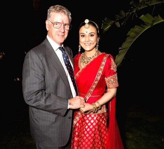 Priety Zinta pens emotional farewell note to father-in-law Jon Swindle - Vimarsana News