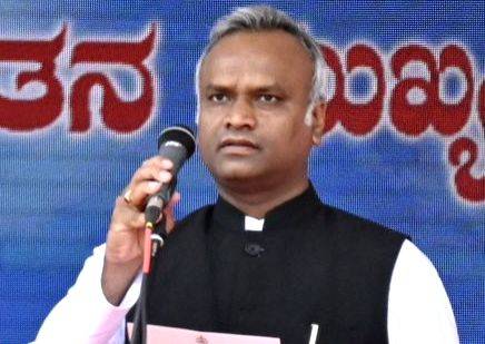Centre must intervene & rescue youths stuck in Russia: K'taka Minister - Vimarsana News