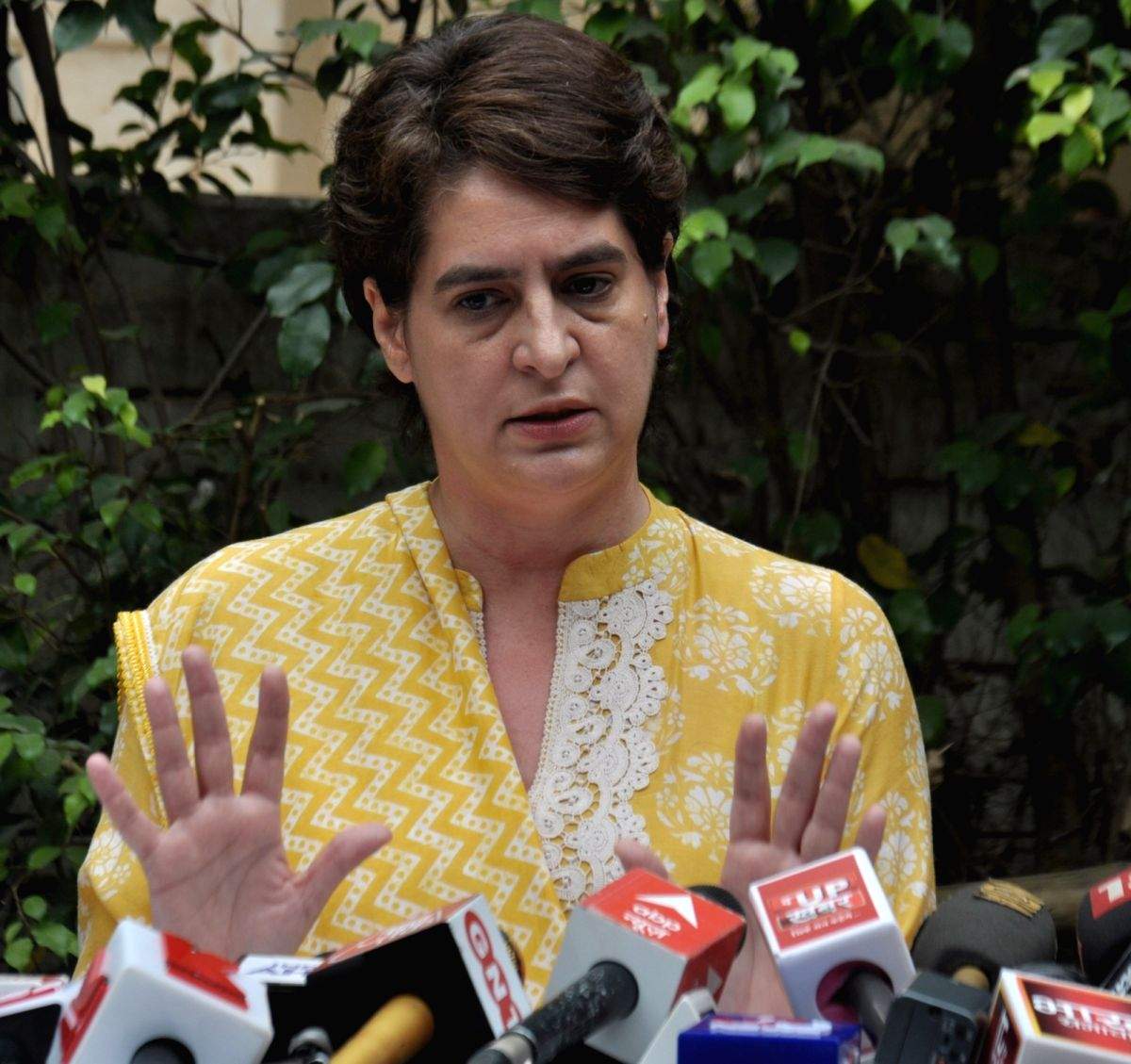 Cong banking on Priyanka's 'woman' card in tough UP turf - Vimarsana News