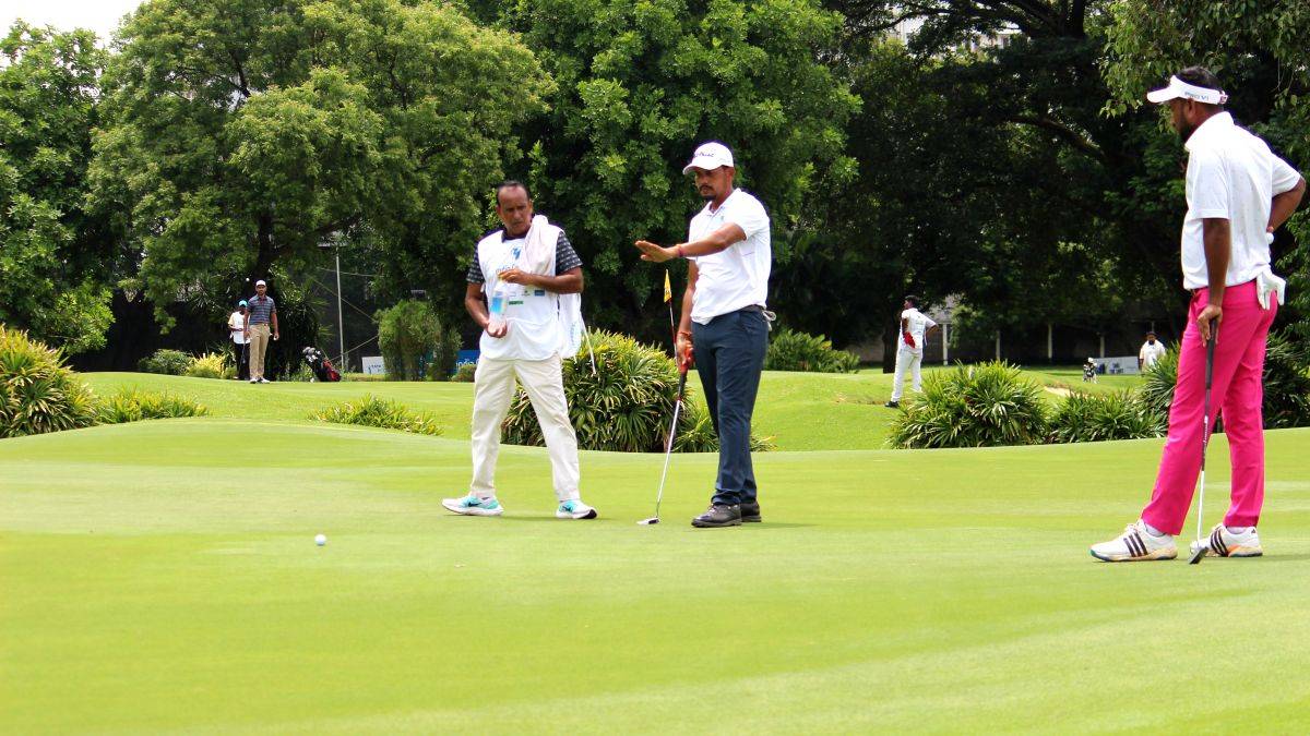 Pro Championship 2023: Golfers Akshay Sharma, Sunhit Bishnoi gain two-shot advantage on moving day - Vimarsana News