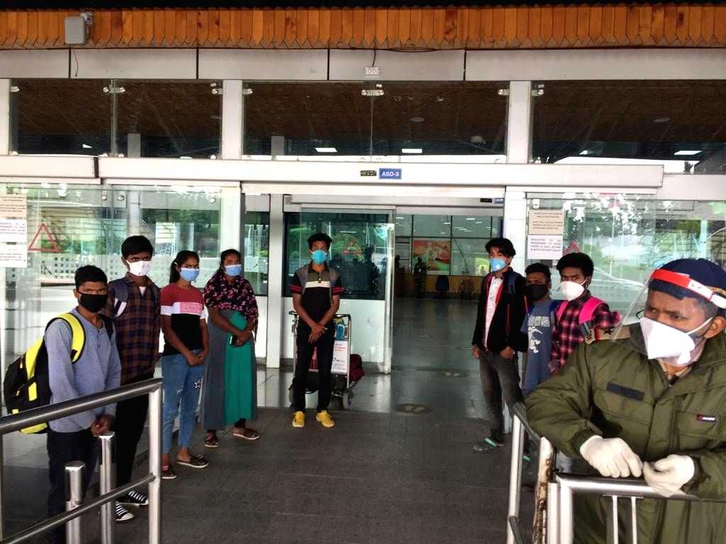 Pune NGO exposes human trafficking scam in J&K, sends 8 NE youths home - Vimarsana News