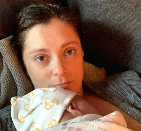 'Like mother, like daughter': My daughter makes up little parody songs, says Rachel Bloom - Vimarsana News