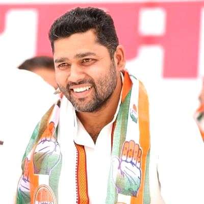 Shoes hurled at Raj minister at Bainsla's ash immersion programme - Vimarsana News