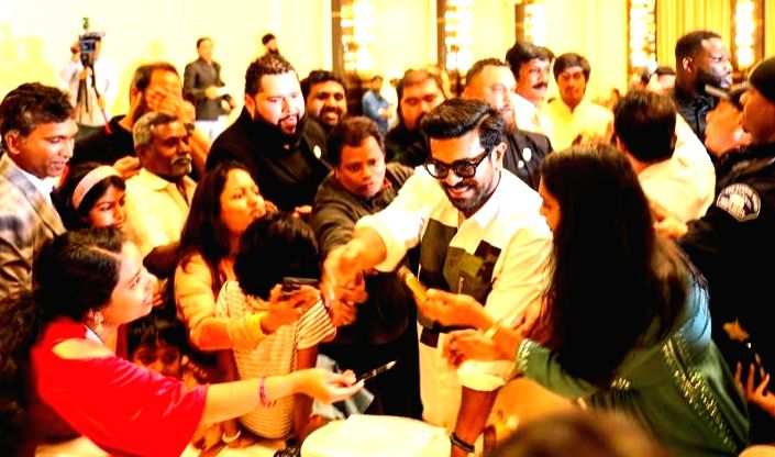 In Los Angeles for the Oscars, Ramcharan meets fans, makes their day - Vimarsana News