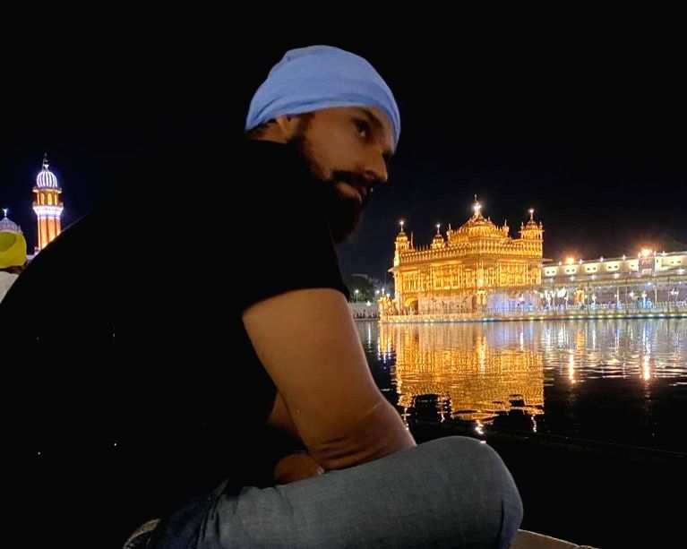 Randeep Hooda offered his apologies to Guru Granth Sahib for not living upto his promise - Vimarsana News